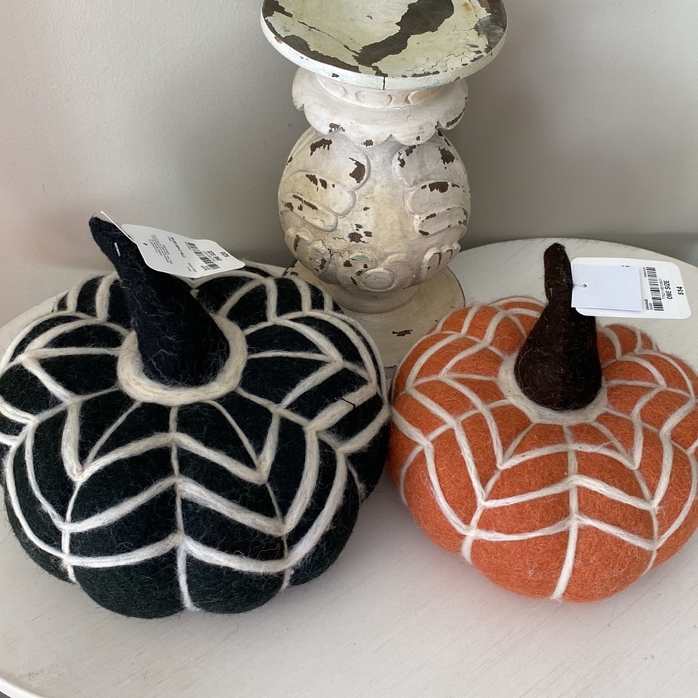 3/$15 🎁 Felt Pumpkins Decor NWT 10” x 5” & 8” x 4.5”